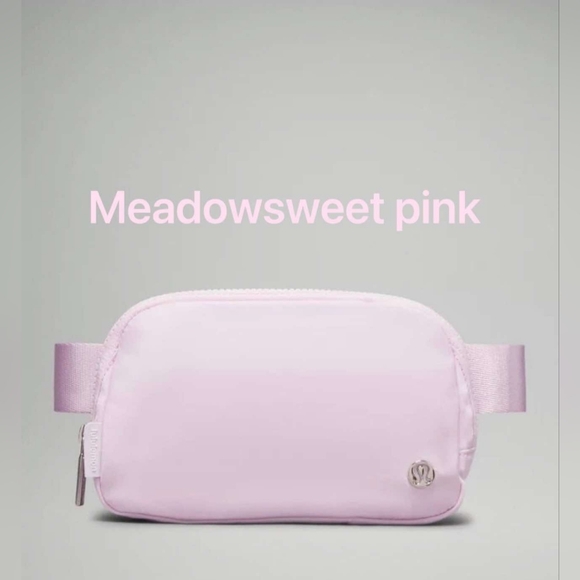 Lululemon everywhere belt bag 1L *** meadowsweet pink *** - Picture 2 of 6